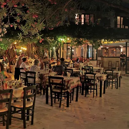 Callisto Beach מלון